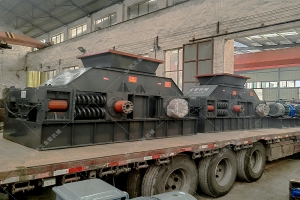 大型直連式半自動(dòng)對輥破碎機(jī)發(fā)往河北