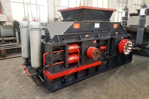 2PGY1000X700型全自動(dòng)液壓對輥破碎機(jī)發(fā)往河北