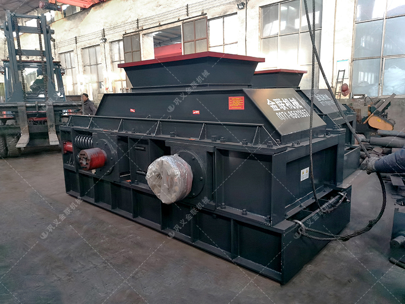 半自動(dòng)對輥破碎機(jī)發(fā)貨 中大型破碎機(jī)發(fā)往甘肅