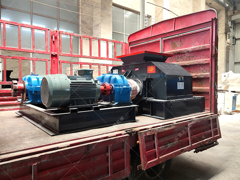 中型2PG800x600直連對輥制砂機(jī)發(fā)往河南