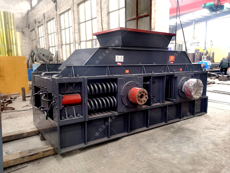 1500x1000大型半自動液壓對輥破碎機發(fā)往廣東