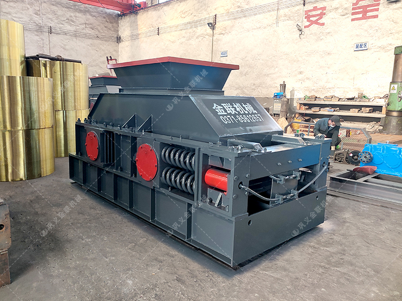 1200x800直聯(lián)式對輥破碎制砂機(jī)發(fā)往湖北武漢