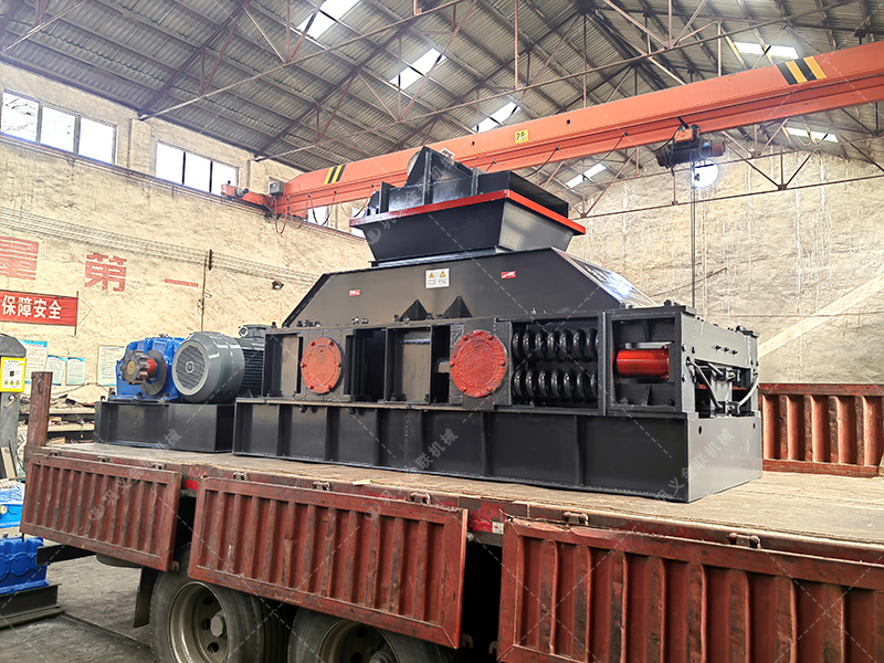 大型1200x800半自動對輥制砂機設備發(fā)貨圖片