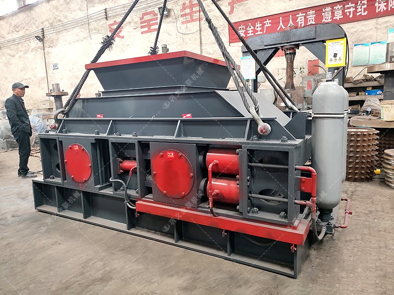 液壓對輥制砂機(jī)：如何輕松應(yīng)對鋼渣中的大塊物料？